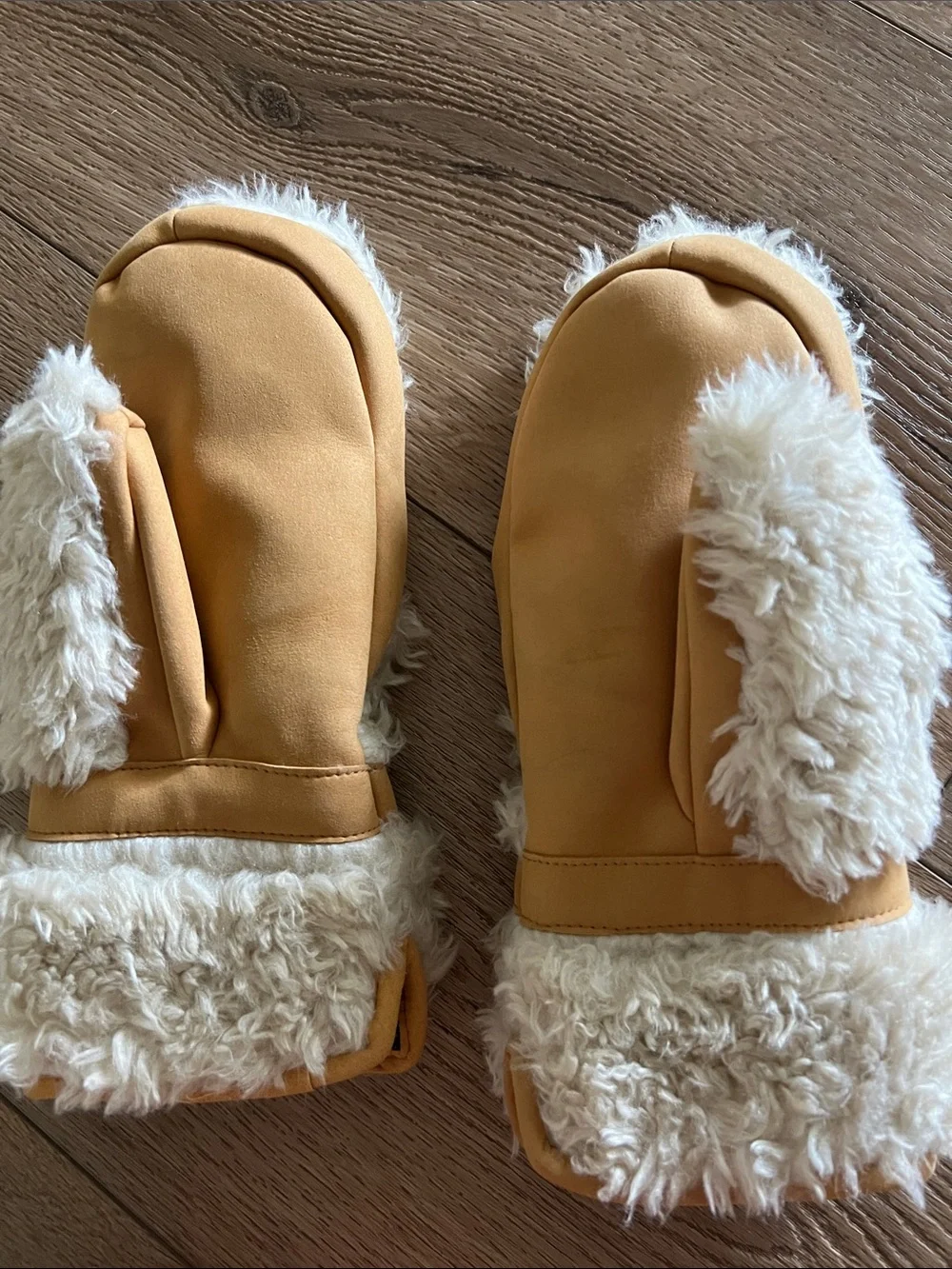 Gorrino Sherpa Mitts NEW